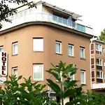 Buschhausen מלון 3*