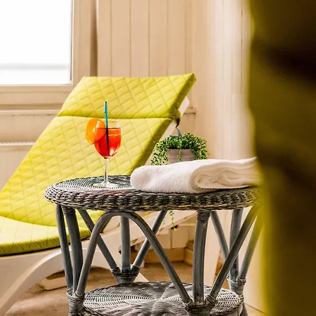 Buschhausen מלון